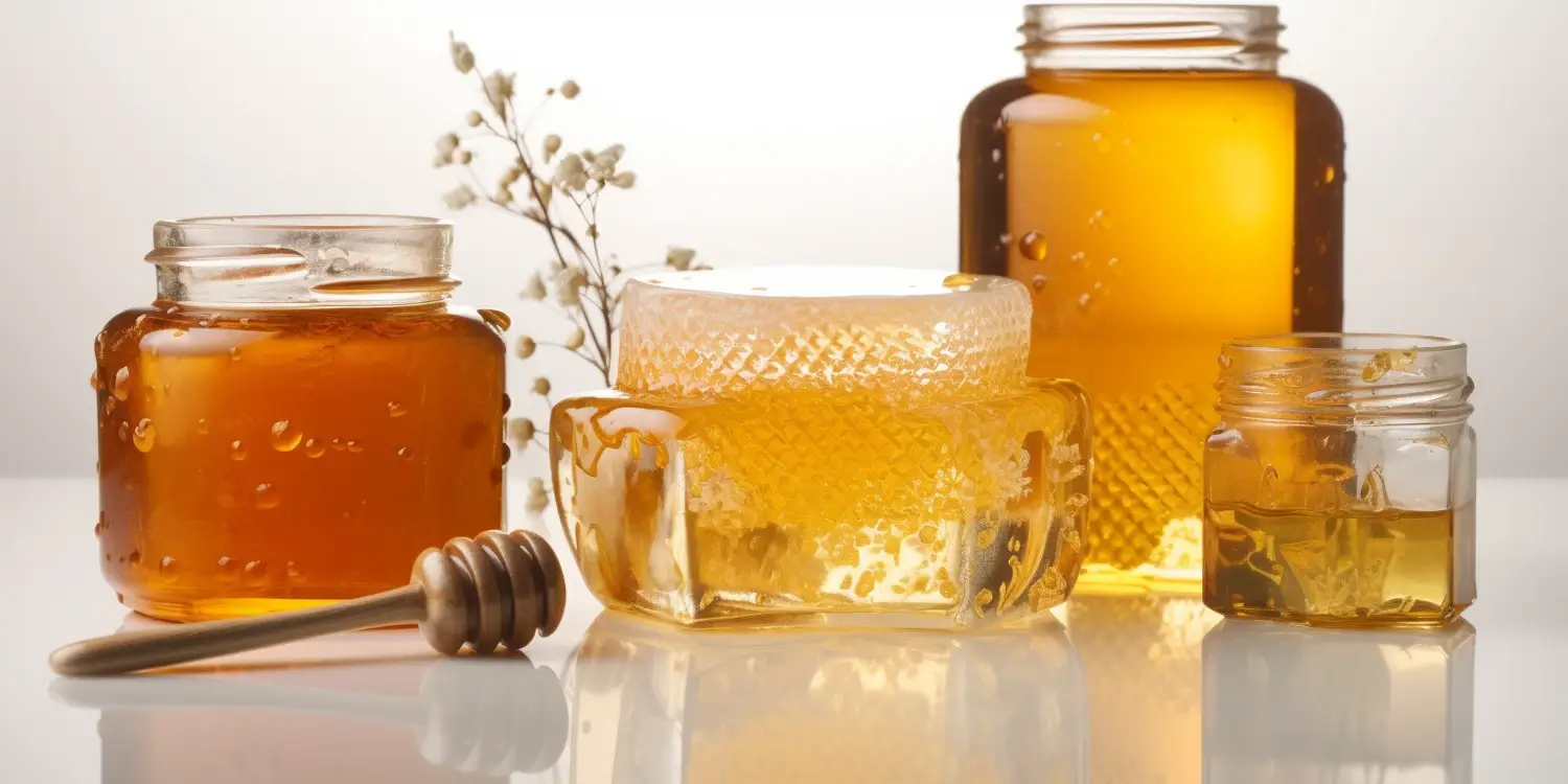 Dlaczego warto mieć miód spadziowy w domu?