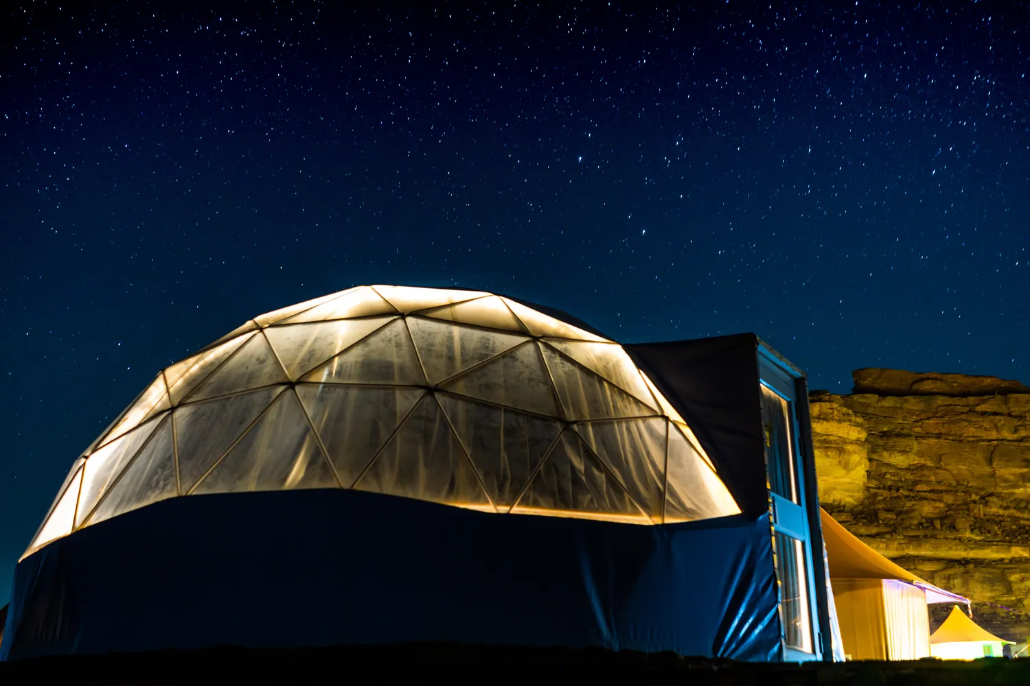 Namioty sferyczne całoroczne